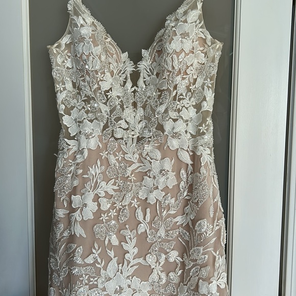 Badgley Mischka Elyse Wedding Dress - Picture 6 of 14